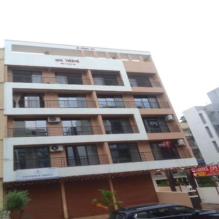 Hotel Om Sai Navi Mumbai Bagian luar foto