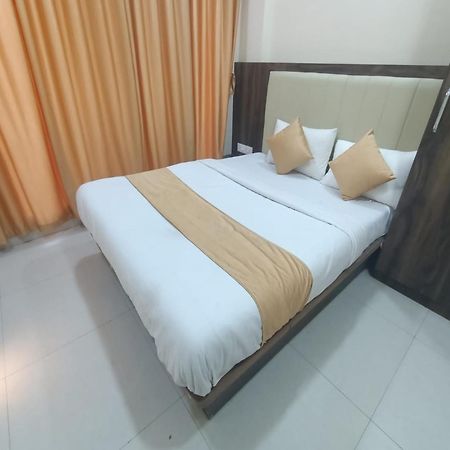 Hotel Om Sai Navi Mumbai Bagian luar foto