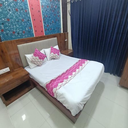 Hotel Om Sai Navi Mumbai Bagian luar foto