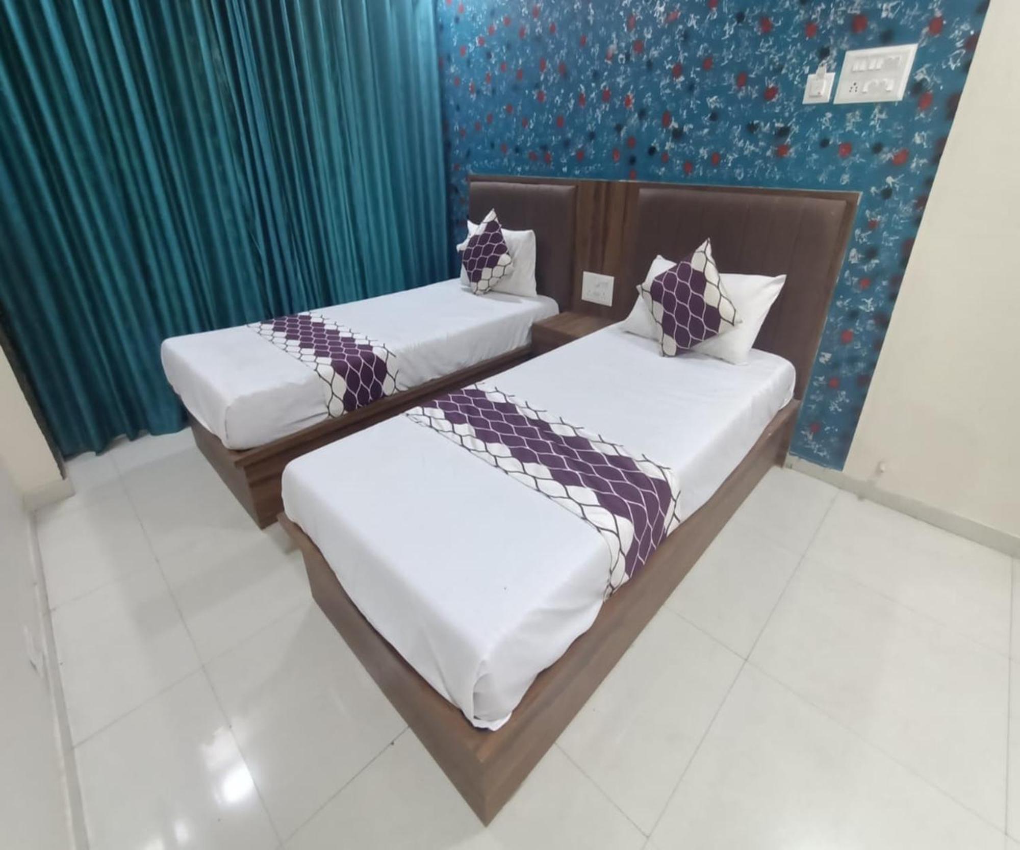 Hotel Om Sai Navi Mumbai Bagian luar foto