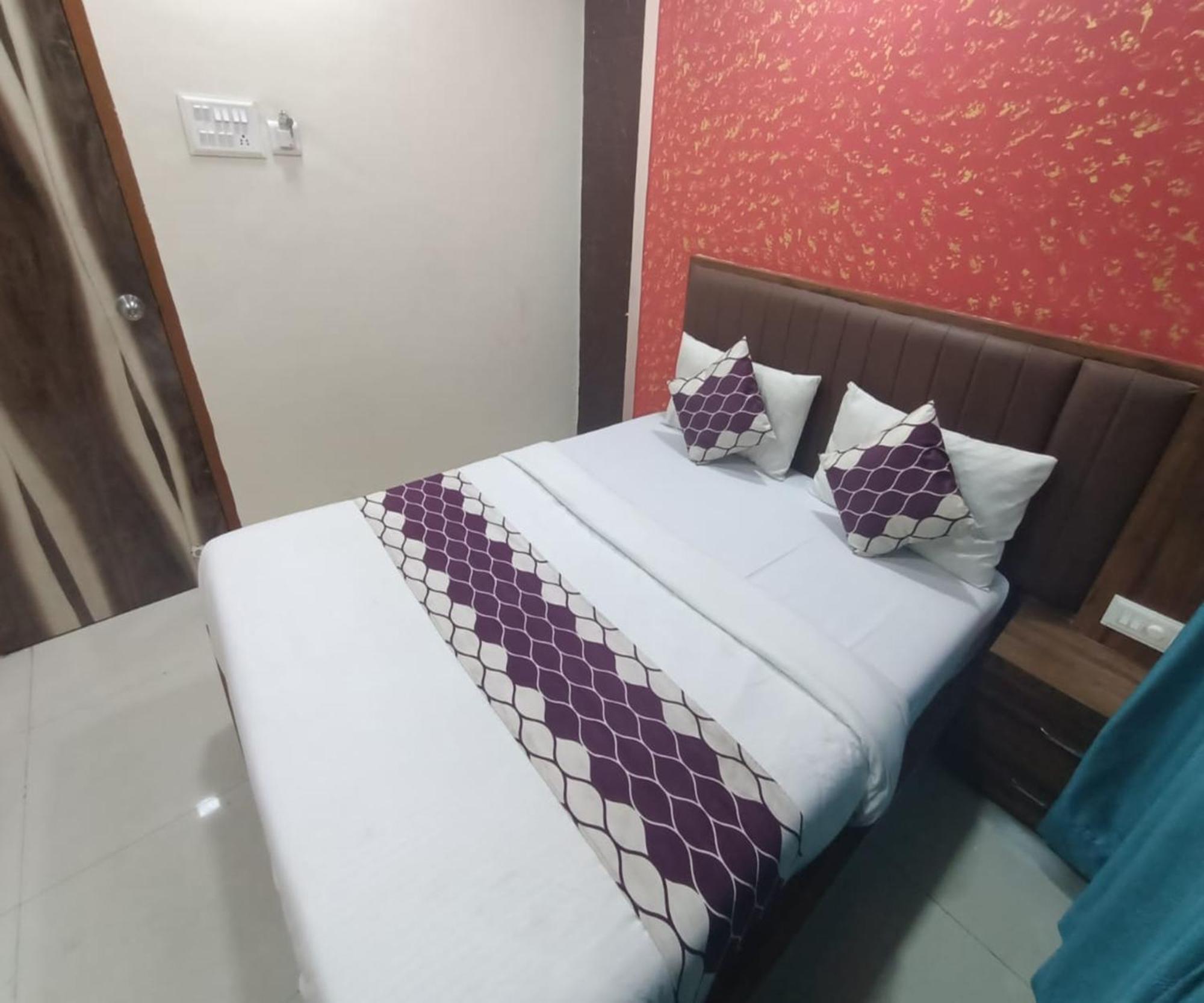 Hotel Om Sai Navi Mumbai Bagian luar foto